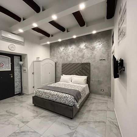 Vila Casa Tolentino Al Centro Di Napoli Exteriér fotografie