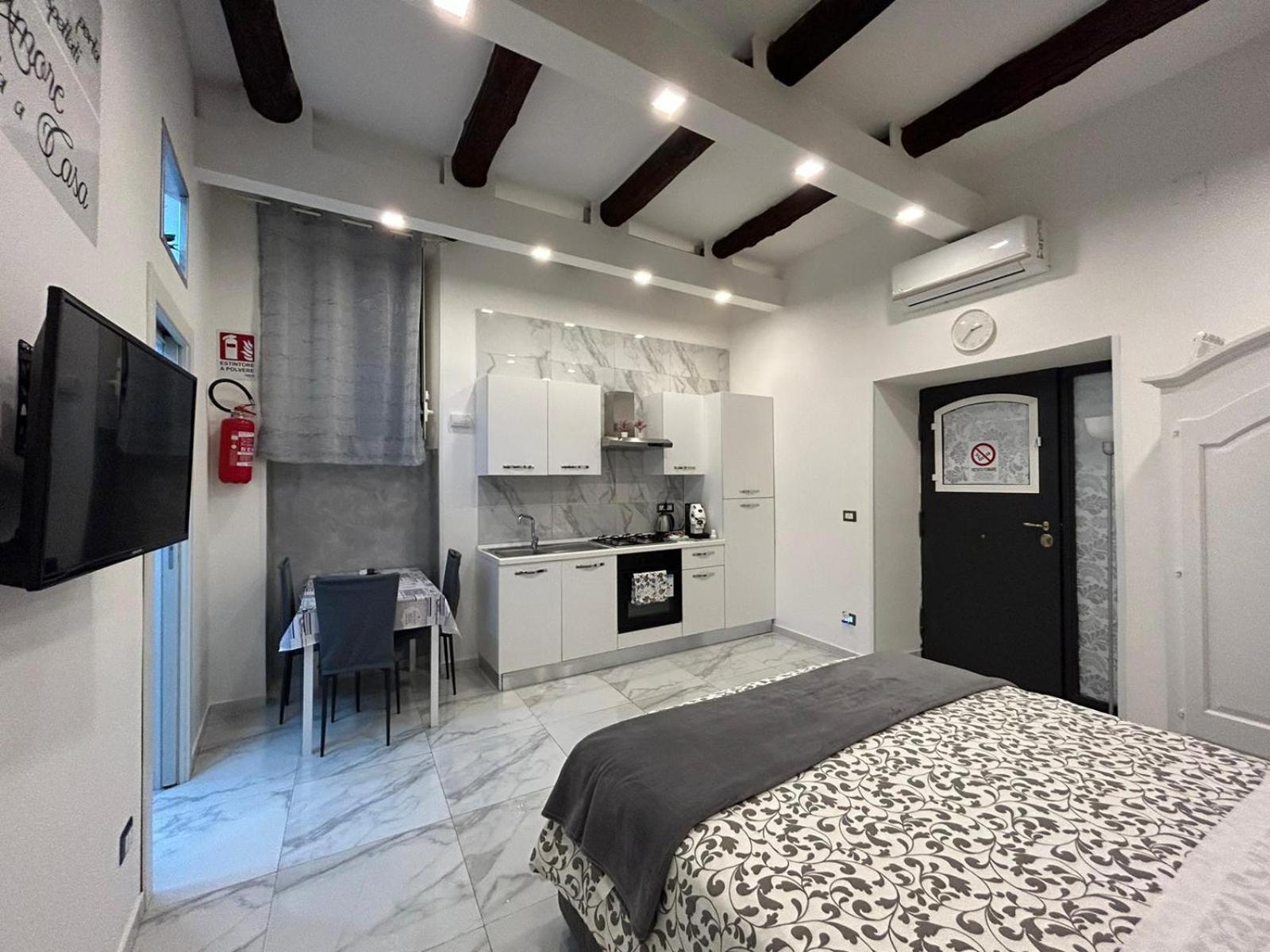 Vila Casa Tolentino Al Centro Di Napoli Exteriér fotografie